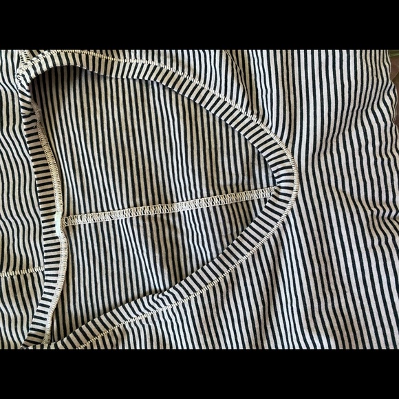 Lululemon light weight tshirt - Picture 5 of 6